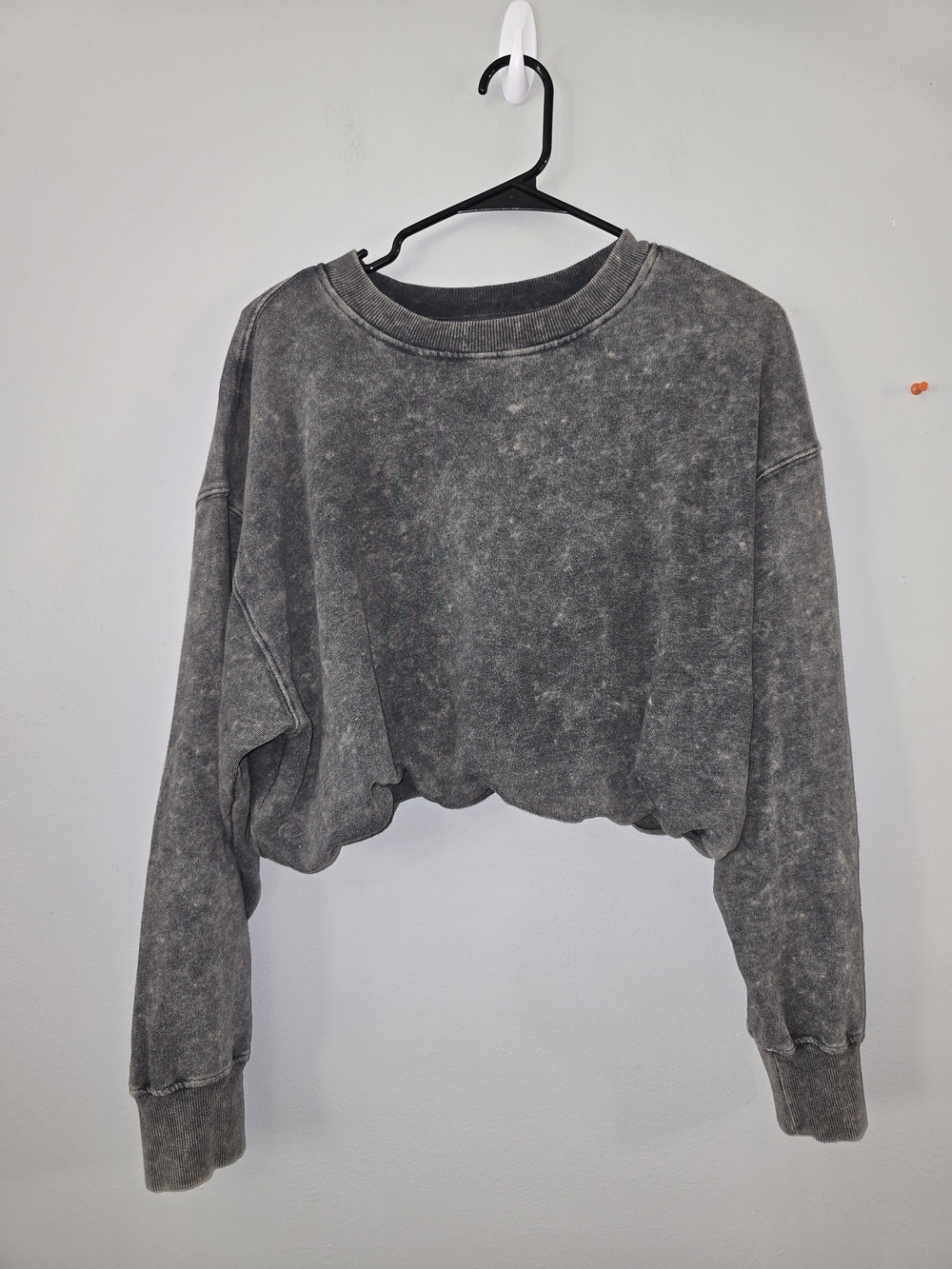 SO Washed Charcoal Cropped Sweatshirt - Vintage Gray